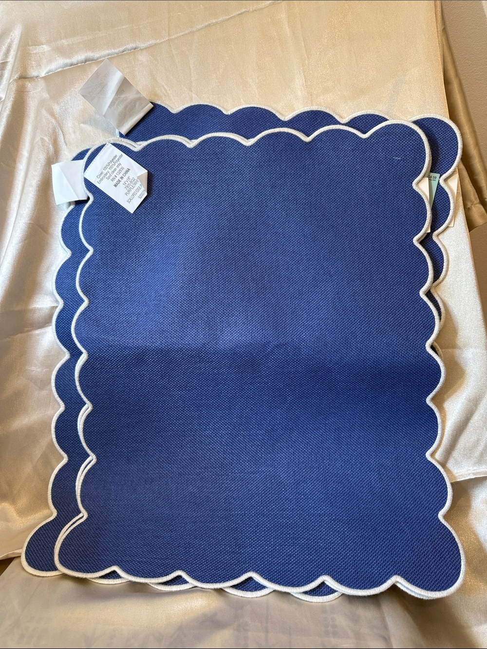 Scalloped Edge Navy Blue Placemat Set of 4, NEW. Create a bundle & Save $!